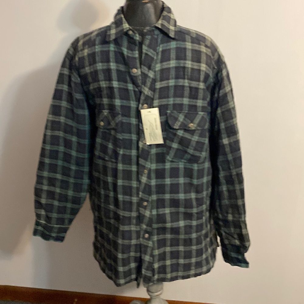 Outdoor Lifestyle Wilderness Green plaid button-down shirt, size Medium